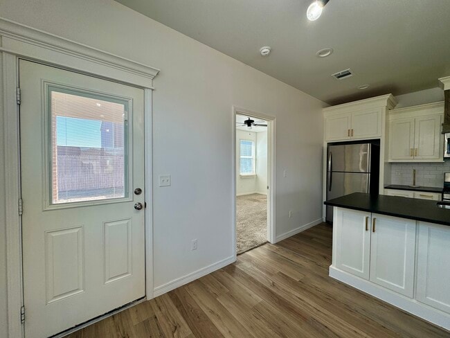 Photo - 704 Hornady St