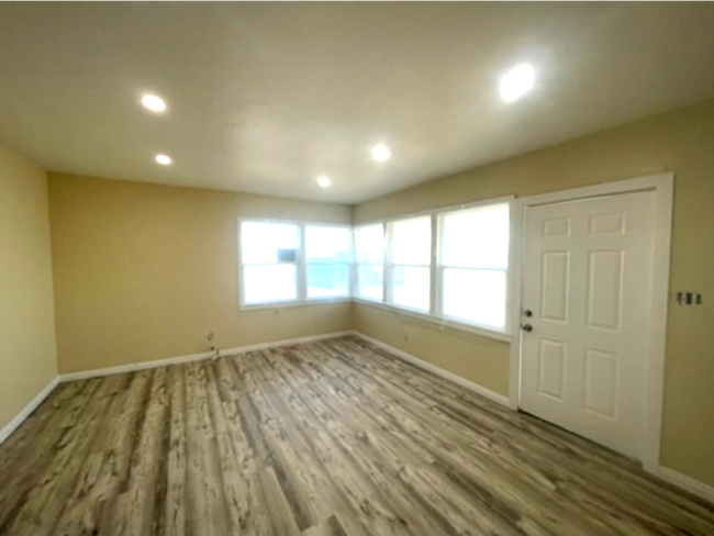 Photo - 401 S Richmond Rd