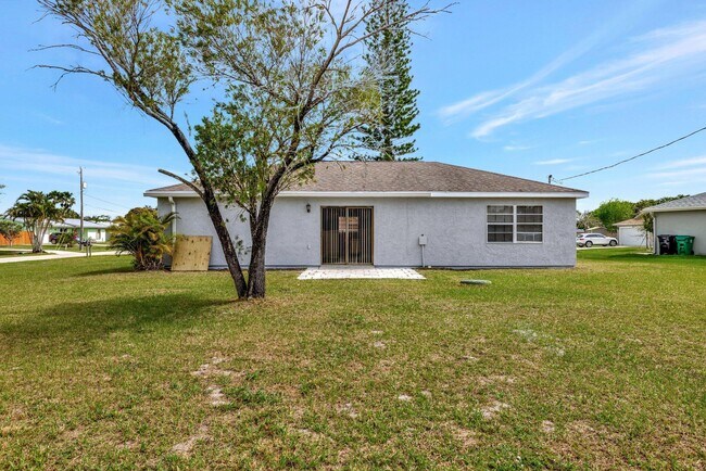 Photo - 2502 SE Caladium Ct
