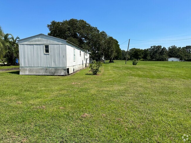Building Photo - 3/2 Mobile Home Dover