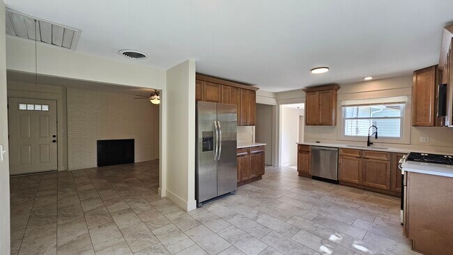 Photo - 715 W Jefferson St