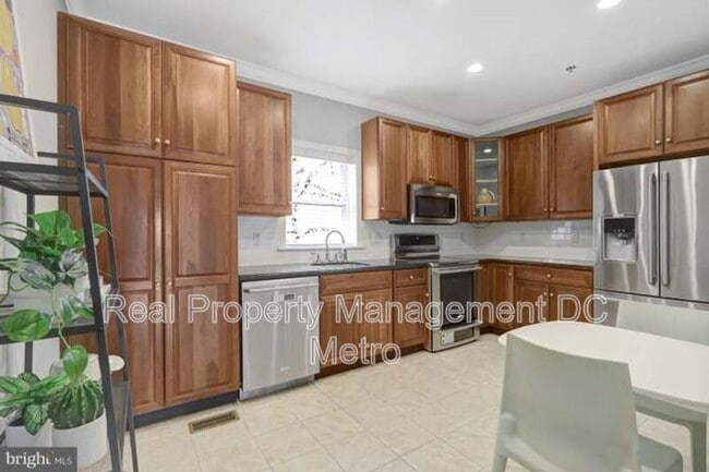 Photo - 927 12th St NE