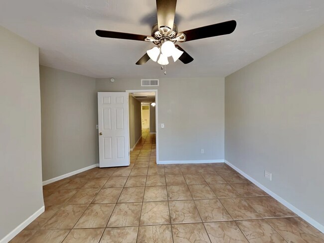 Photo - 705 W Nopal Pl