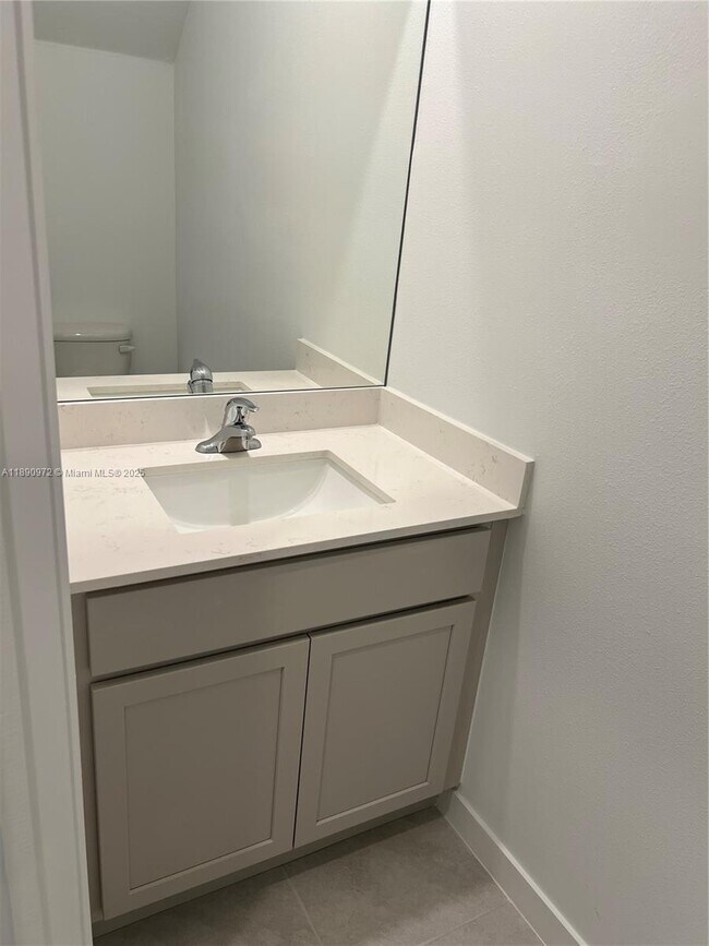 Photo - 652 NW 6th St