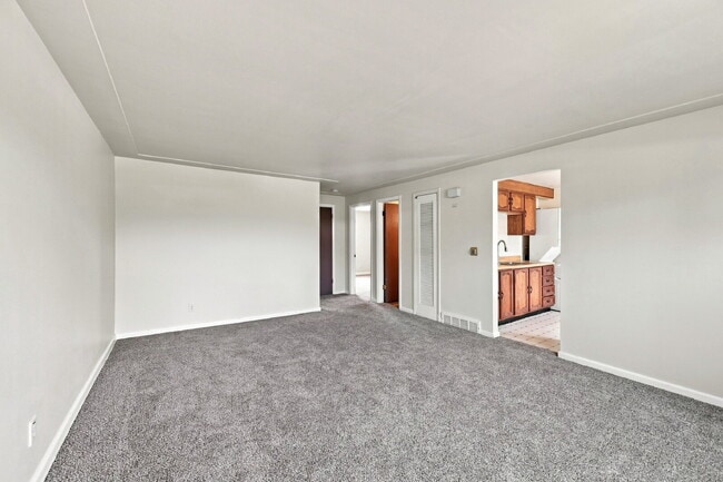 Photo - $1,495.95 - 2 Bed, 1 Bath Newly Renovated Duplex Unit! Unidad 797 Emporia Street