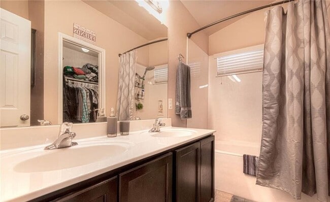 Photo - 3-bedroom 2-bathroom home located in Yowell Ranch! HOUSING ACCEPTED!