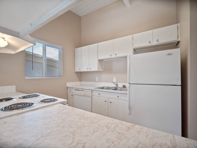 Photo - RENOVATED 2BD/1BA MILLWOOD APARTMENT | A/C | COVERED PARKING | PET FRIENDLY | AVAIL 5/1/26 Unidad 8923