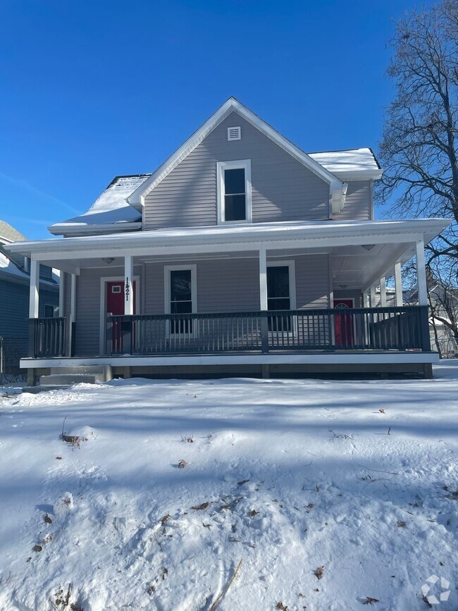 Building Photo - Fully Remodeled 4 Bedroom 2.5 Bathroom Rental