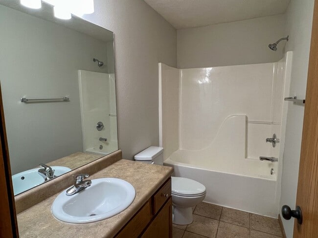 Photo - 3 Bedroom 2 Bathroom 2 CAR GARAGE