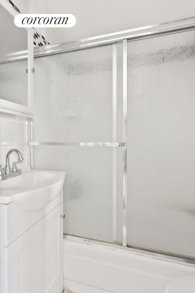 Photo - 117 Roebling St