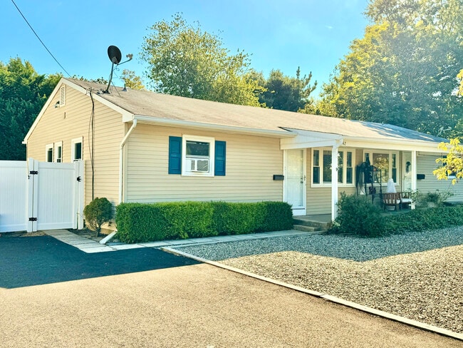 Photo - 1142 Roe Avenue