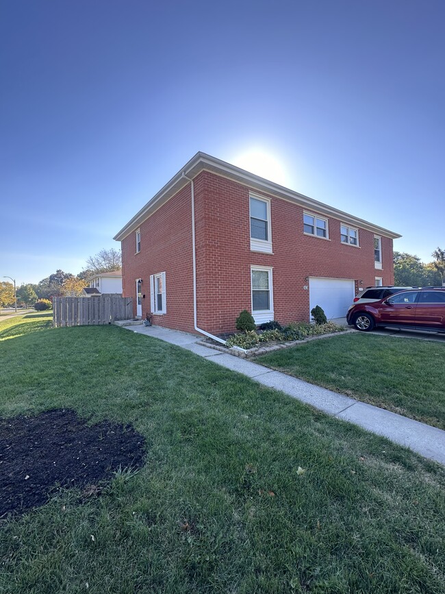 Photo - 523 E Circle Hill Dr Townhome