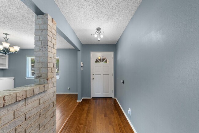 Photo - 7015 Forest Pine St