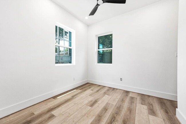 Photo - 313 N Nagle St