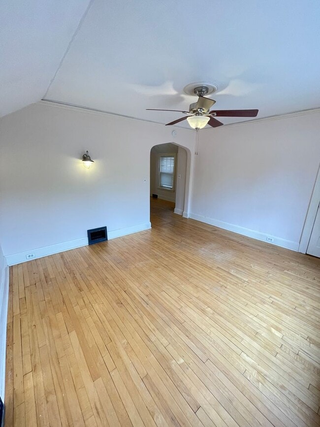 Photo - 310 E 5th St Unidad Upper