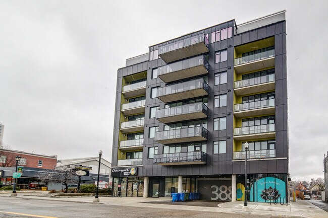 Building Photo - One Plus Den, One Perfect Location! Unit 608
