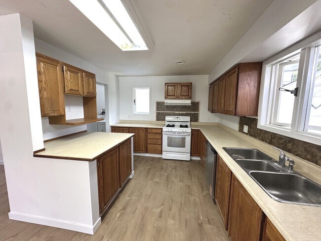 Photo - 2737 Budd Rd