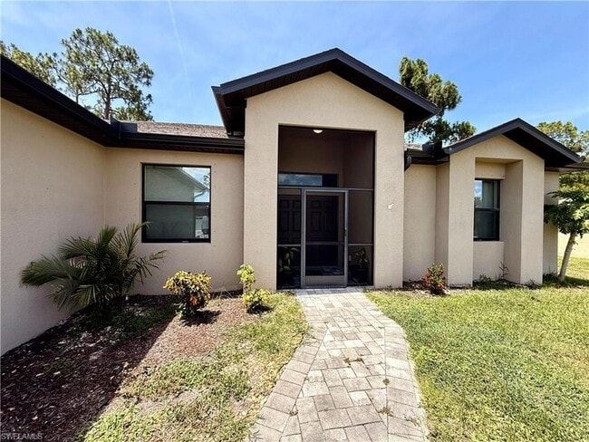 Photo - 5560 Belrose St