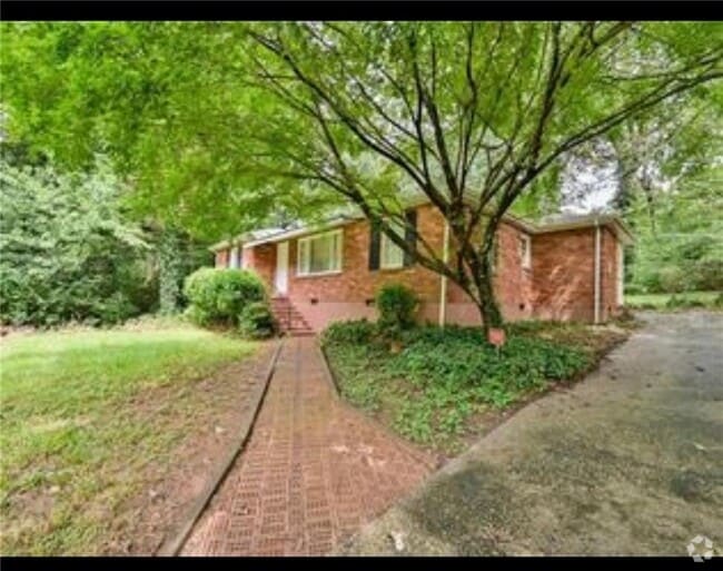Building Photo - 1146 Clearview Dr NE Rental