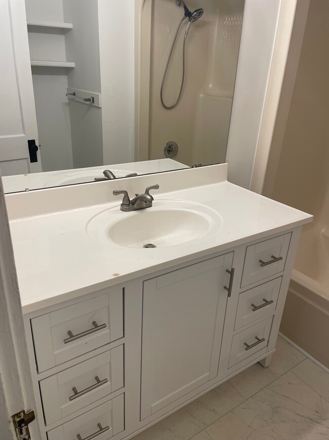 Photo - 305 Duncan St