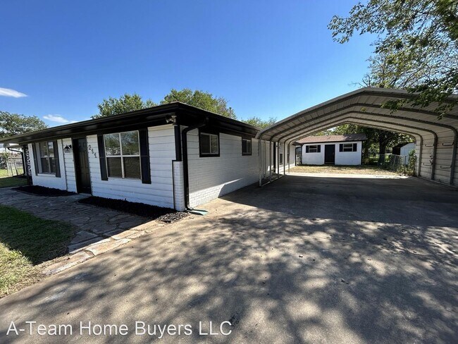 4 br, 2.5 bath House - 211 W Troupe St - 4 br, 2.5 bath House - 211 W Troupe St