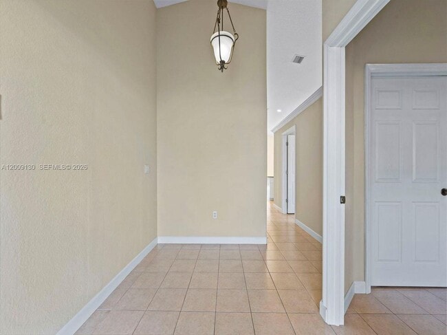 Photo - 704 SE 14th Pl