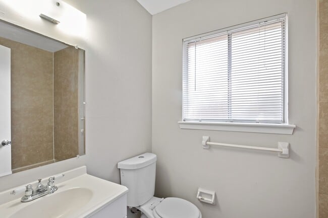 Photo - 13426 Edgeboro St