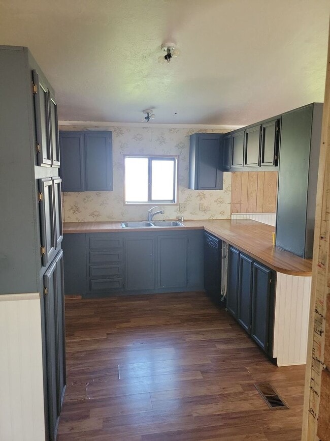 Building Photo - 4 bedroom, 2 bathroom house for rent in Richfield, ID