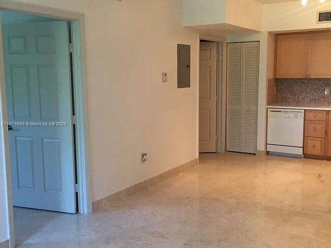 Photo - 2630 SW 28th St Unit 8