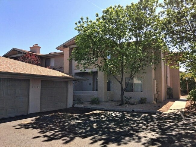 Photo - 985 E Mingus Ave