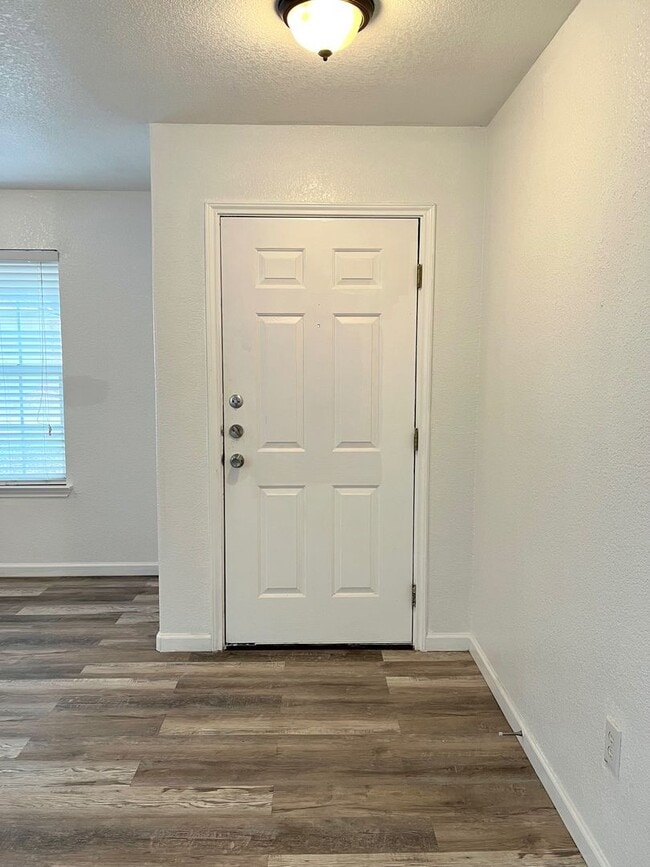 Photo - Large 4 bedroom/2.5 bath conveniently located to Lackland AFB! Move-in Ready!