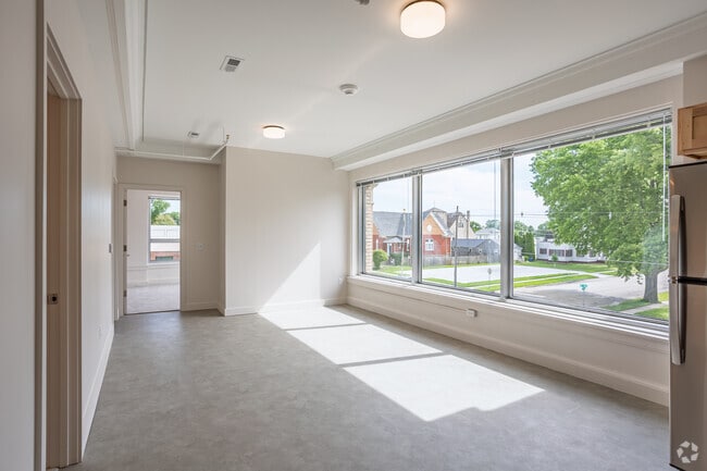 2BR, 2BA - 1130SF - Living Room