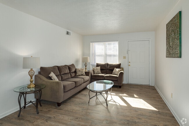 2BR, 1BA - 840SF-Living Area