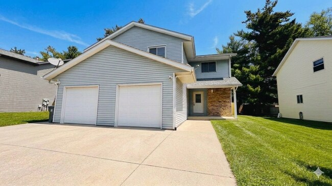 Building Photo - 431 S Village Ct Unit 1