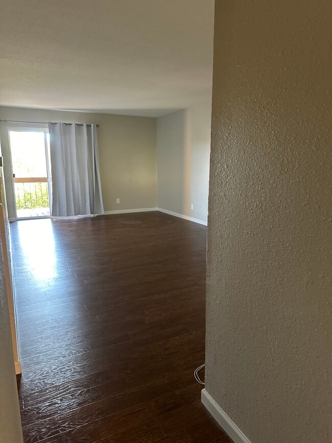 1996 Greenglen Dr Unit 204