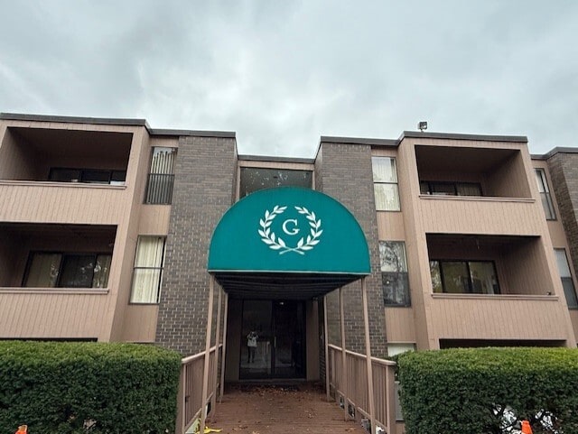 Building Photo - 34 Shrewsbury Green Dr Unit I