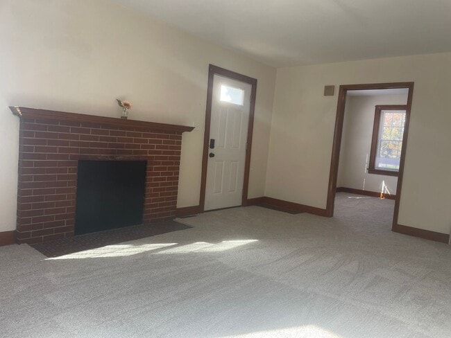 Photo - BRICK & ROLL  3 BEDROOM 1.5 BATH PARADISE ...
