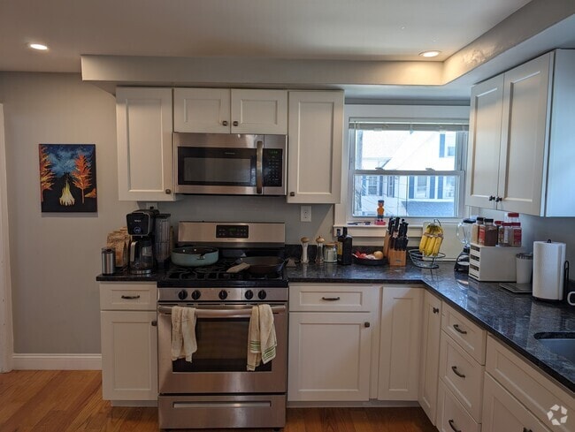 Building Photo - 11 Kearney St Unit 2 Rental