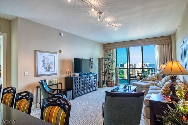 Building Photo - 3000 Oasis Grand Blvd Rental