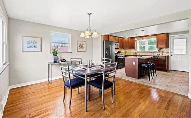 Photo - BEAUTIFUL HAVEN!  MOVE-IN READY 3 BEDROOM,...