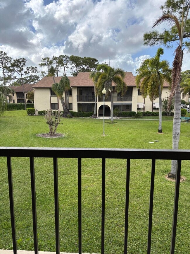 Photo - 331 Knotty Pine Cir Unidad B-2