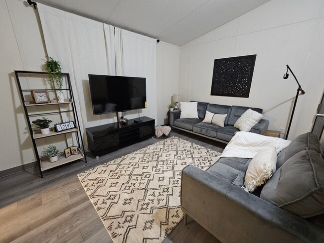 Photo - 12948 Ben Gurion St