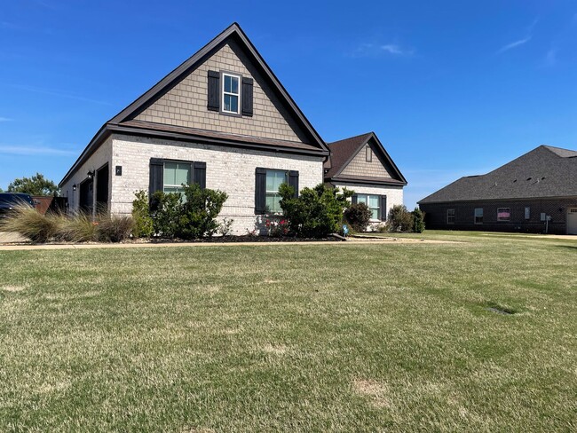 Building Photo - Stunning 4-Bedroom Home in Coventry with Designer Finishes & a Pool!