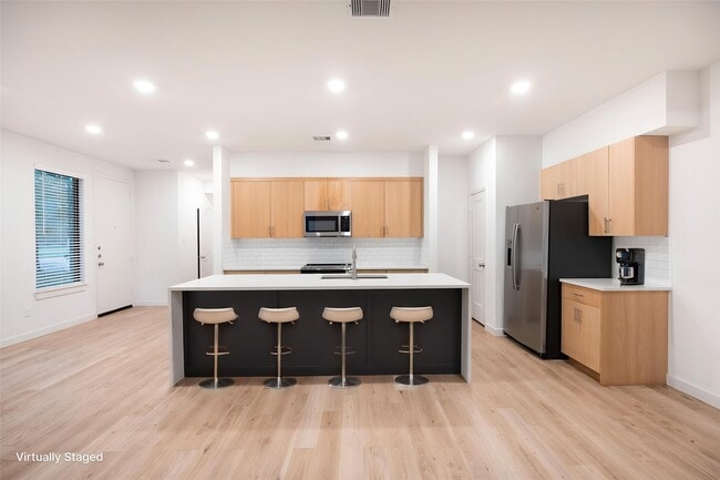 Photo - 2517 Appian Wy Unit B