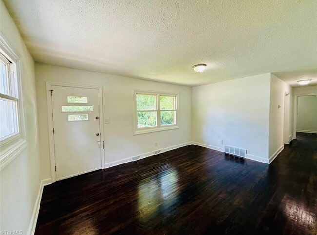 Photo - 312 Hickory Ln