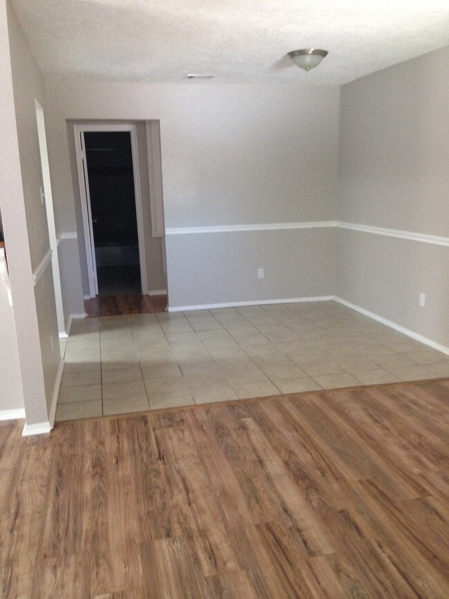Photo - 927 Three Forks Dr