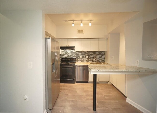 Photo - 2411 W Horatio St Unidad 539