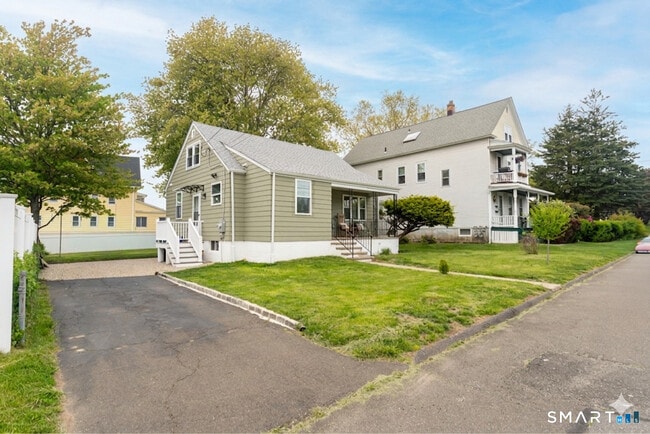 Photo - 121 Victory St
