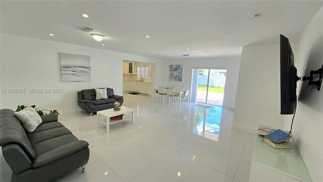 Photo - 9331 SW 27th St