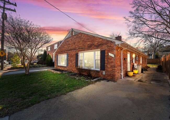 Building Photo - 706A W Glebe Rd